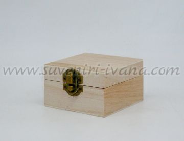 Дървена кутия натурална 7,9 х 4,3 х 7,9 см.