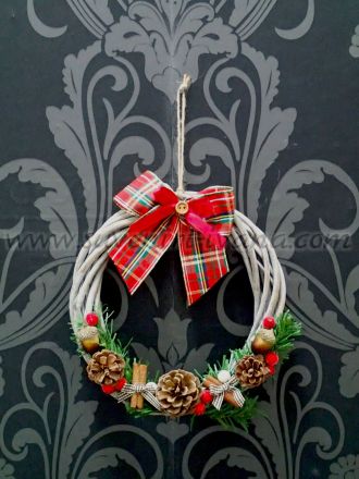 Коледен венец с ръчна декорация, диаметър 20,0 см.