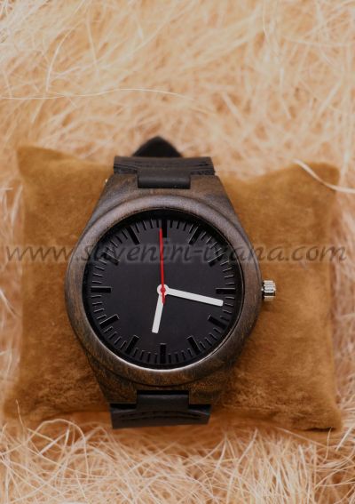 луксозен часовник от бамбук с черна каишка
