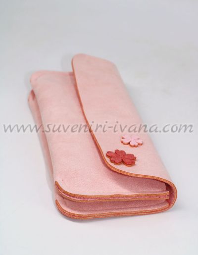 розова велурена чантичка за тоалетни принадлежности