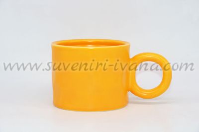 Оранжева керамична чаша с голяма дръжка