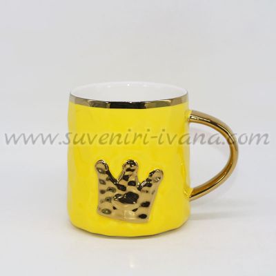 Цветни чаши за чай или кафе със златна корона, модел три