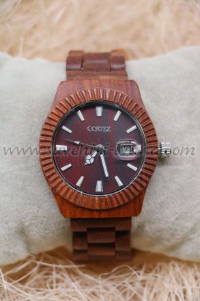 дървен часовник с дървена каишка