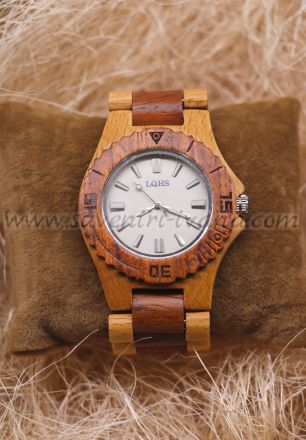 дървен часовник с каишка от бамбук
