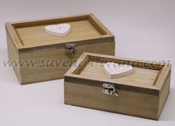дървени кутии със сърце на капка