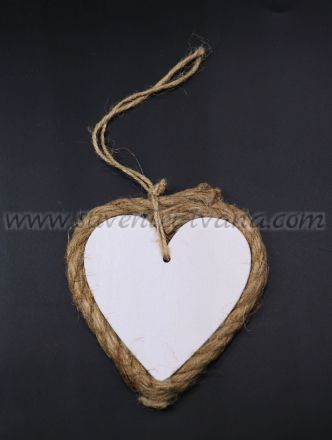 Дървен елемент сърце с въженце за закачане