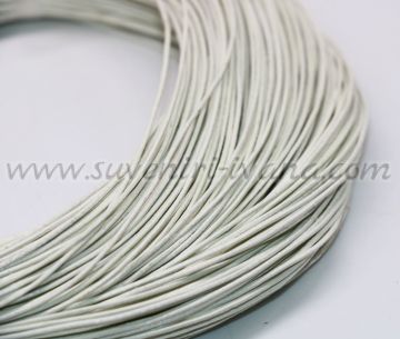 Бял шнур от естествена кожа, ширина 1 мм.