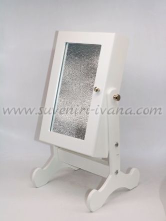 бяло шкафче за бижута с огледало