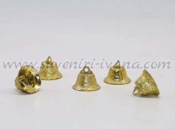 малки метални златисти камбанки