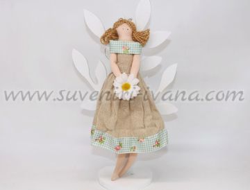 кукла от текстил ангелче държащо цвете