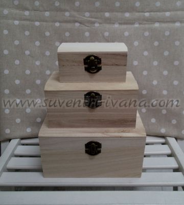 Дървени кутии натурални, правоъгълни, комплект 3 броя голяма 17,8 х 9,5 х 12,8 см. средна 14,8 х 7,5 х 9,8 см. малка 10,8 х 5,5 х 6,8 см.
