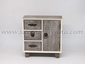 дървено шкафче с три чекмеджета и гардеробче