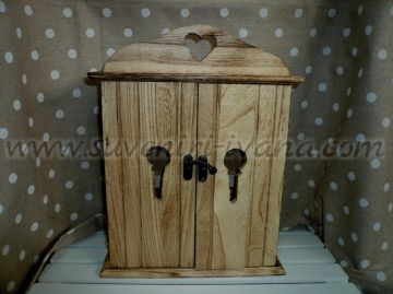 Дървена кутия за ключове със сърце