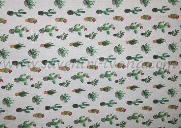 Плат с малки кактуси в саксии на бял фон