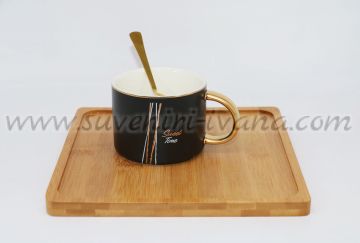 черна чаша sweet time с бамбукова подложка и огъната лъжичка