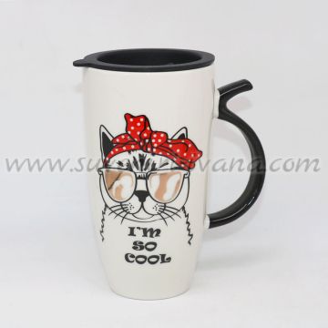 висока чаша с коте рапър