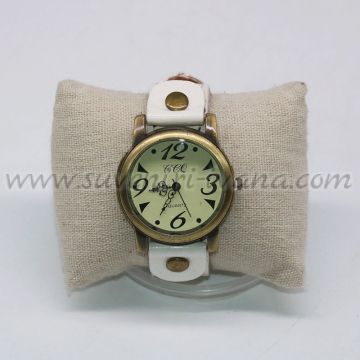 Часовник за ръка с бяла каишка от естествена кожа