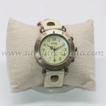 Ръчен часовник с бяла каишка от естествена кожа