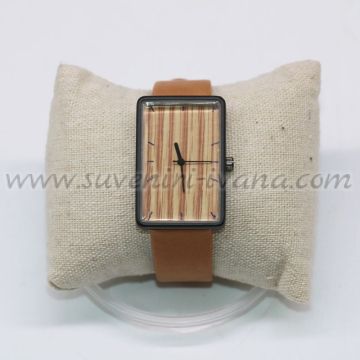 Часовник за ръка с дървен циферблат и кожена каишка, модел едно