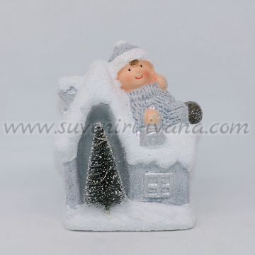 светеща коледна фигурка дете с елхичка и къщичка