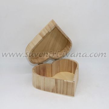 дървена кутия сърце за декупаж и декорация