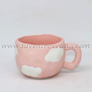розова чаша на облачета