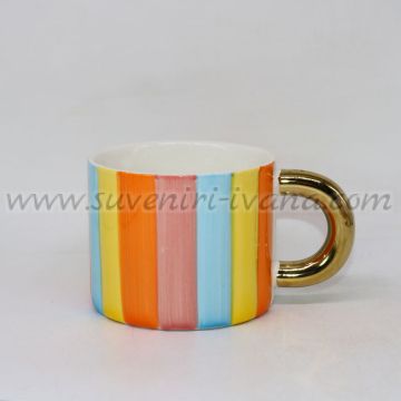 чаша с цветни райета и златна дръжка