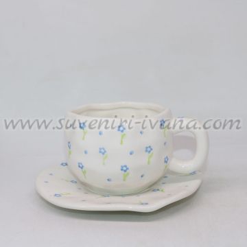 комплект чашка с чинийка на сини цветенца