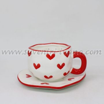 комплект чашка с чинийка на червени сърца