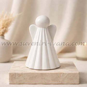 декоративно бяло керамично ангелче с изчистен дизайн