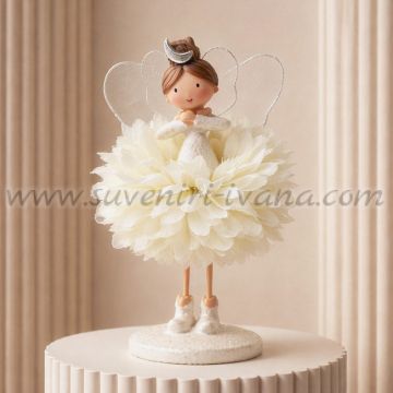 декоративна фигурка ангелче с ефирна рокля и декорация