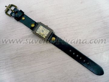 Винтидж часовник за ръка с черна каишка от естествена кожа
