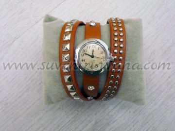 Часовник гривна в стил винтидж с кожена каишка, капси и камъчета