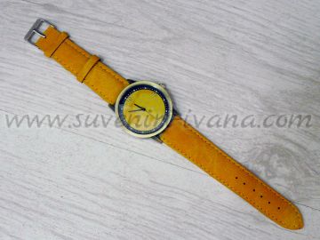 Часовник за ръка с глобус на света на циферблата, жълта каишка