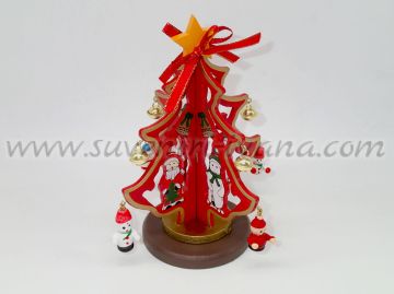 Дървена елхичка с висящи декоративни фигурки, червена