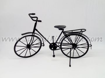 Ретро колело за декорация изработено от метал