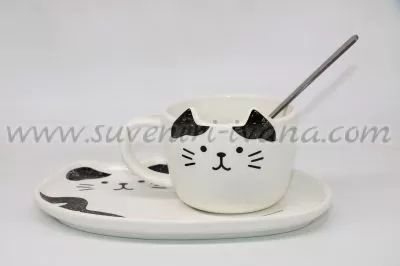 чаша и чинийка котка модел едно