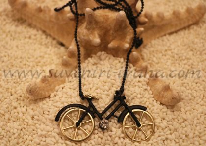 Винтидж колие колело, черно и златно