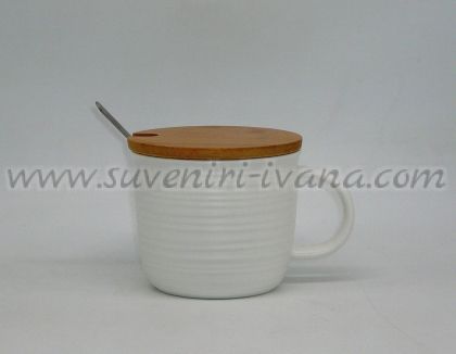 бяла керамична чаша