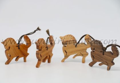 фигурки дървени кончета за закачане