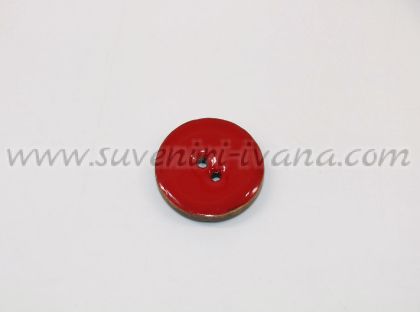 дървено копче с червено емайлирано покритие