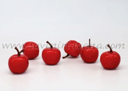 червени изкуствени ябълки за декорация