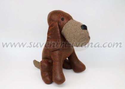 кафяво куче от текстил с раирана муцунка