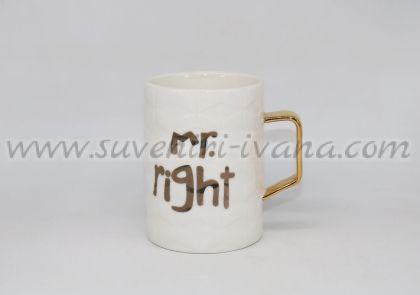 бяла чаша със златен надпис Mr. Right