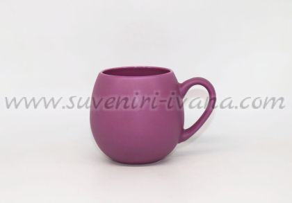 лилава керамична чаша