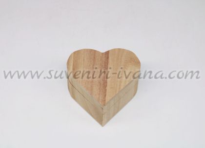 дървена кутийка сърце