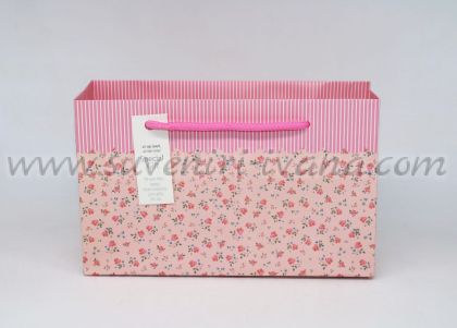 малка розова торбичка за подаръци на цветенца