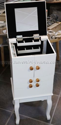 Настенный шкаф для бижутерии