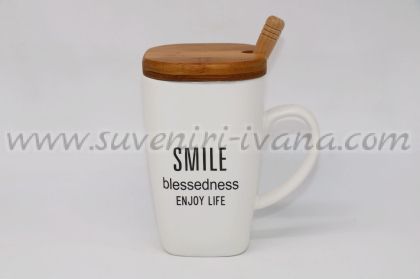 чаша Smile с бамбуково капаче и лъжичка