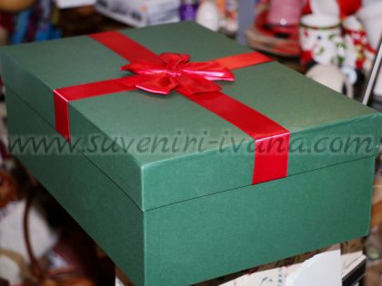 комплект зелени кутии за подаръци